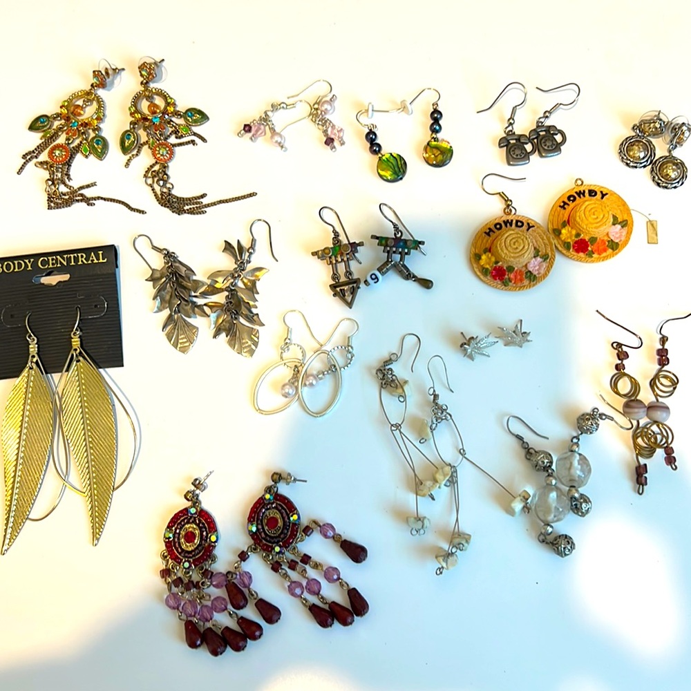 Collection of 15 earrings